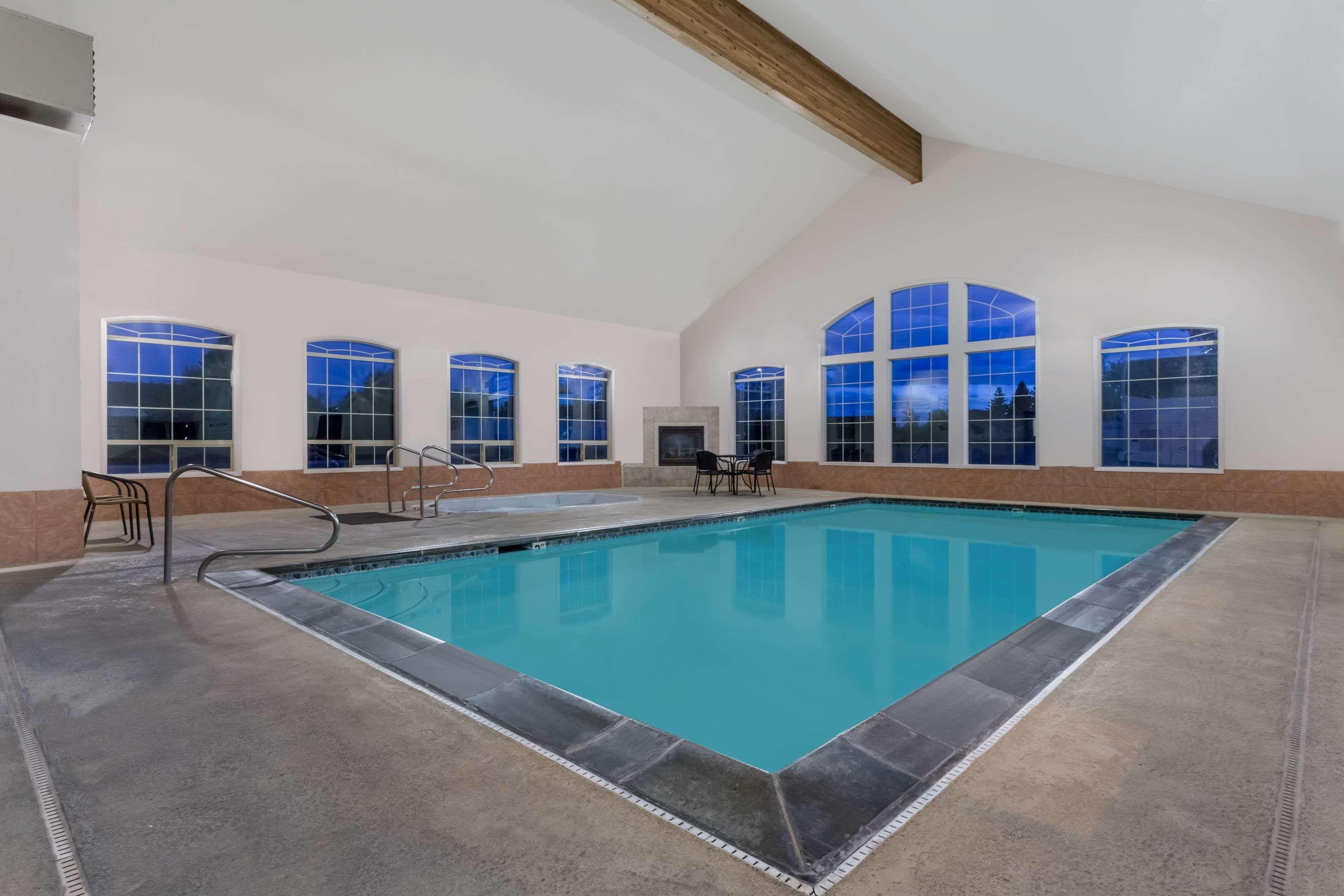 Super 8 By Wyndham Rexburg Hotel Luaran gambar