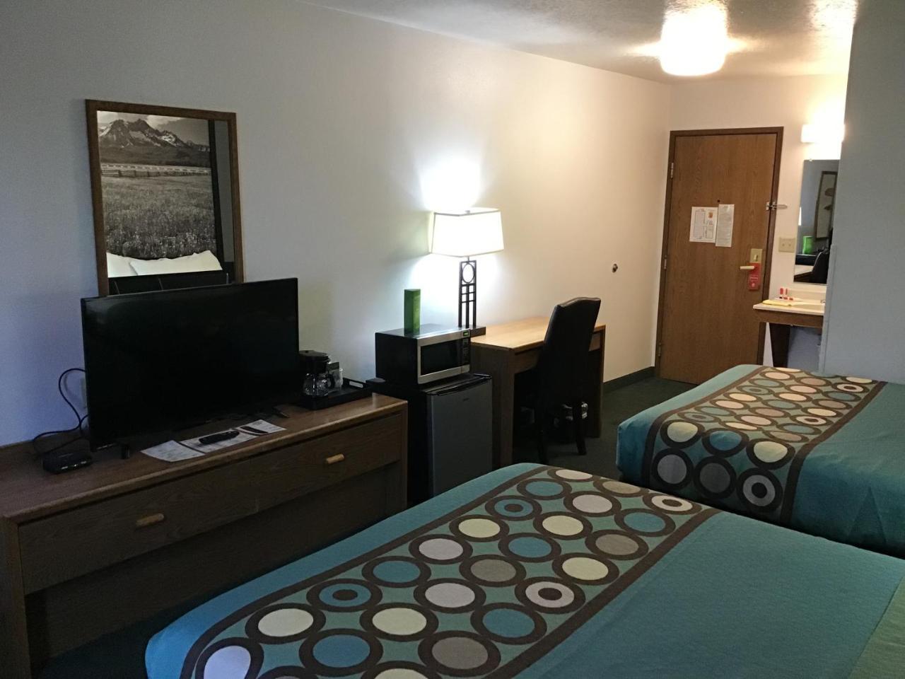 Super 8 By Wyndham Rexburg Hotel Luaran gambar